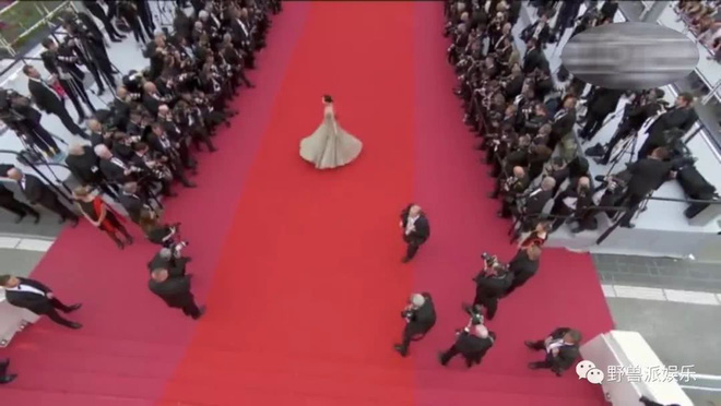 Màn đi thảm đỏ hài nhất Cannes 2018: Tình cũ G-Dragon chiếm hẳn 9 phút để...xoay tròn